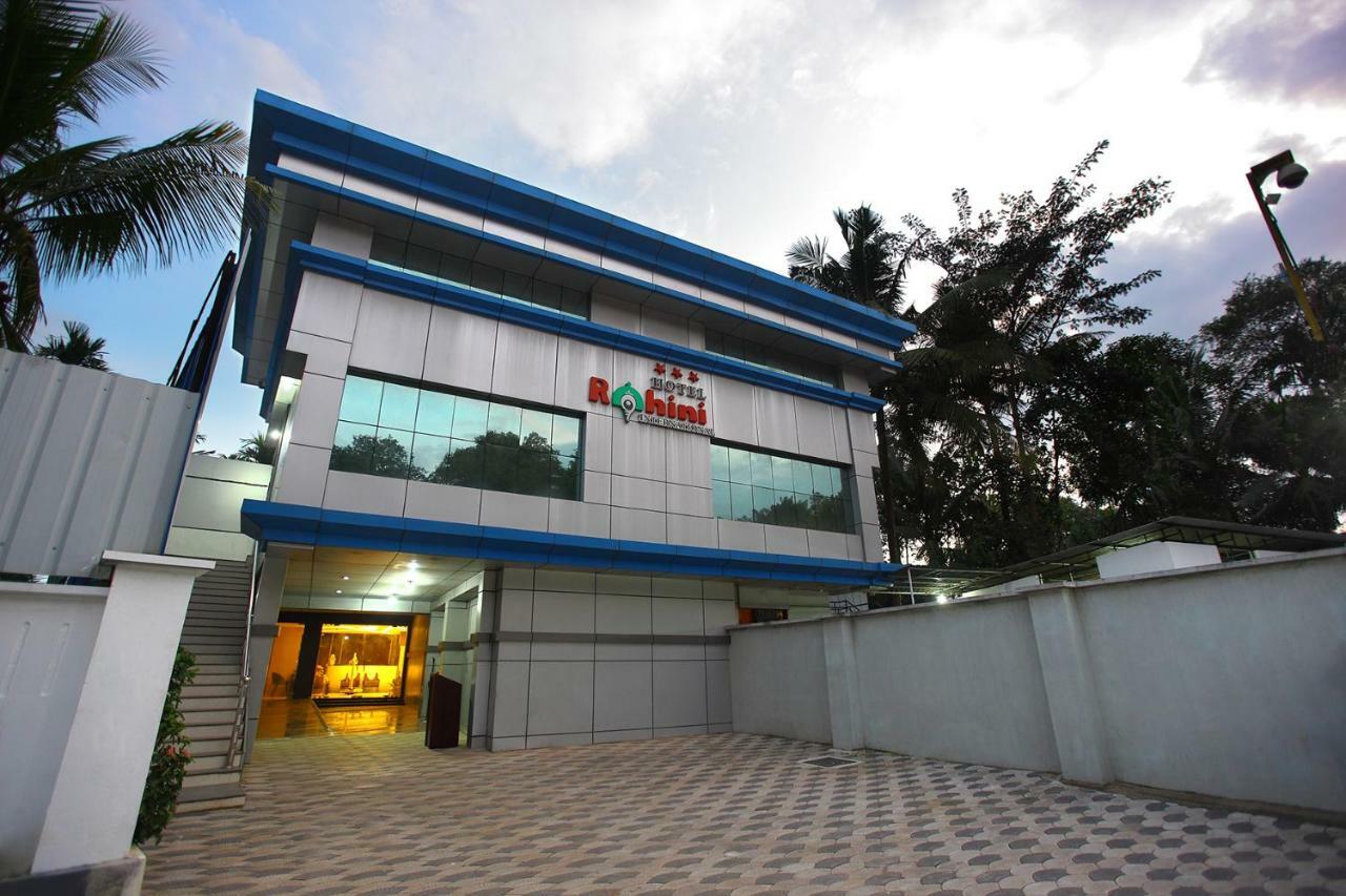Hotel Rohini International Kallār Exteriér fotografie