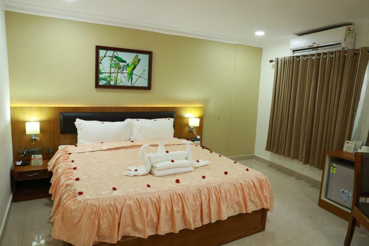 Hotel Rohini International Kallār Exteriér fotografie