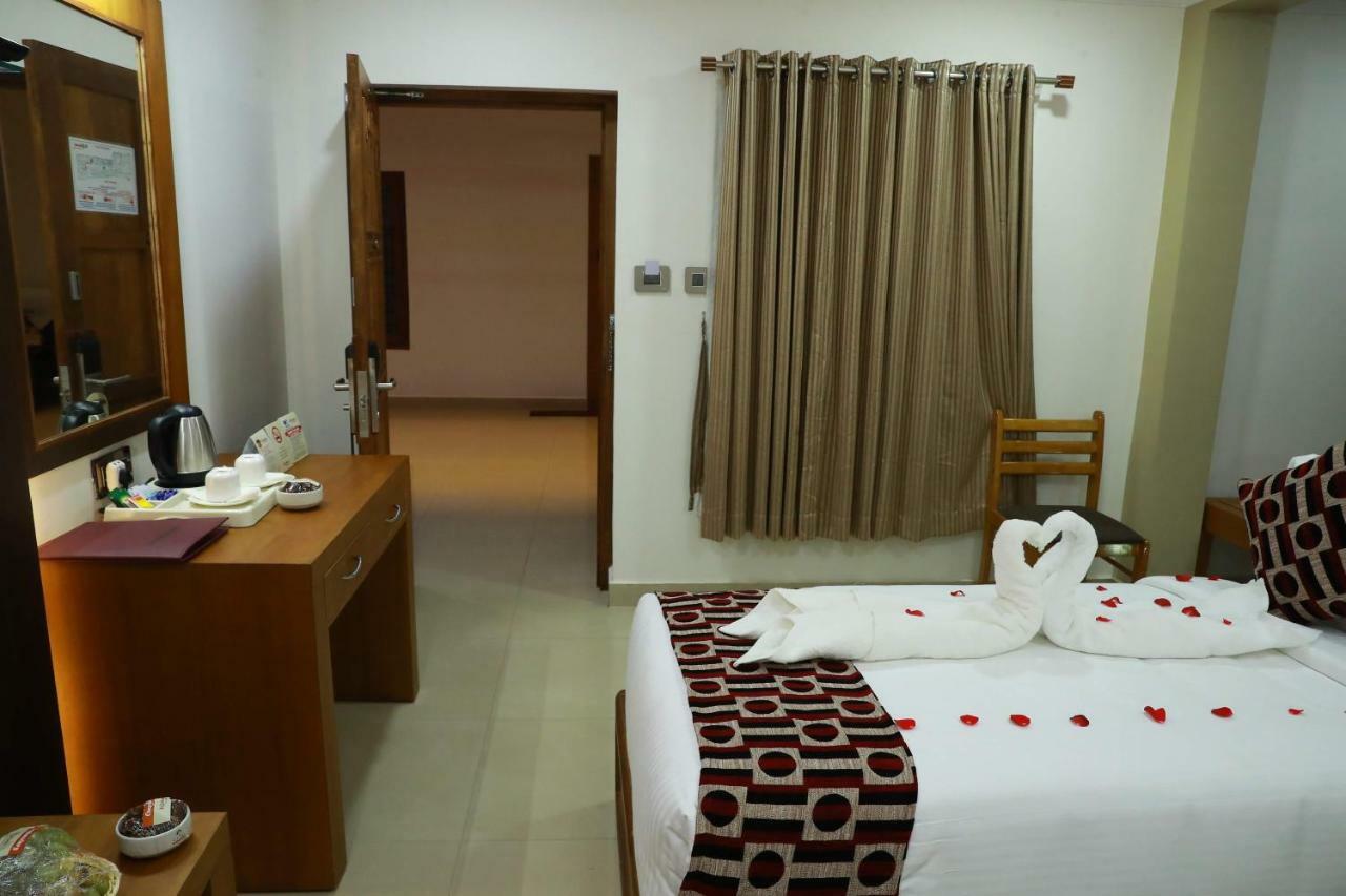 Hotel Rohini International Kallār Exteriér fotografie