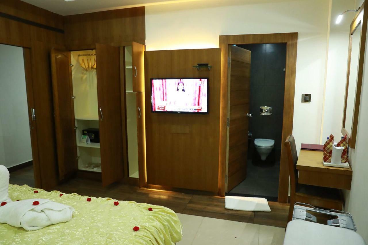 Hotel Rohini International Kallār Exteriér fotografie