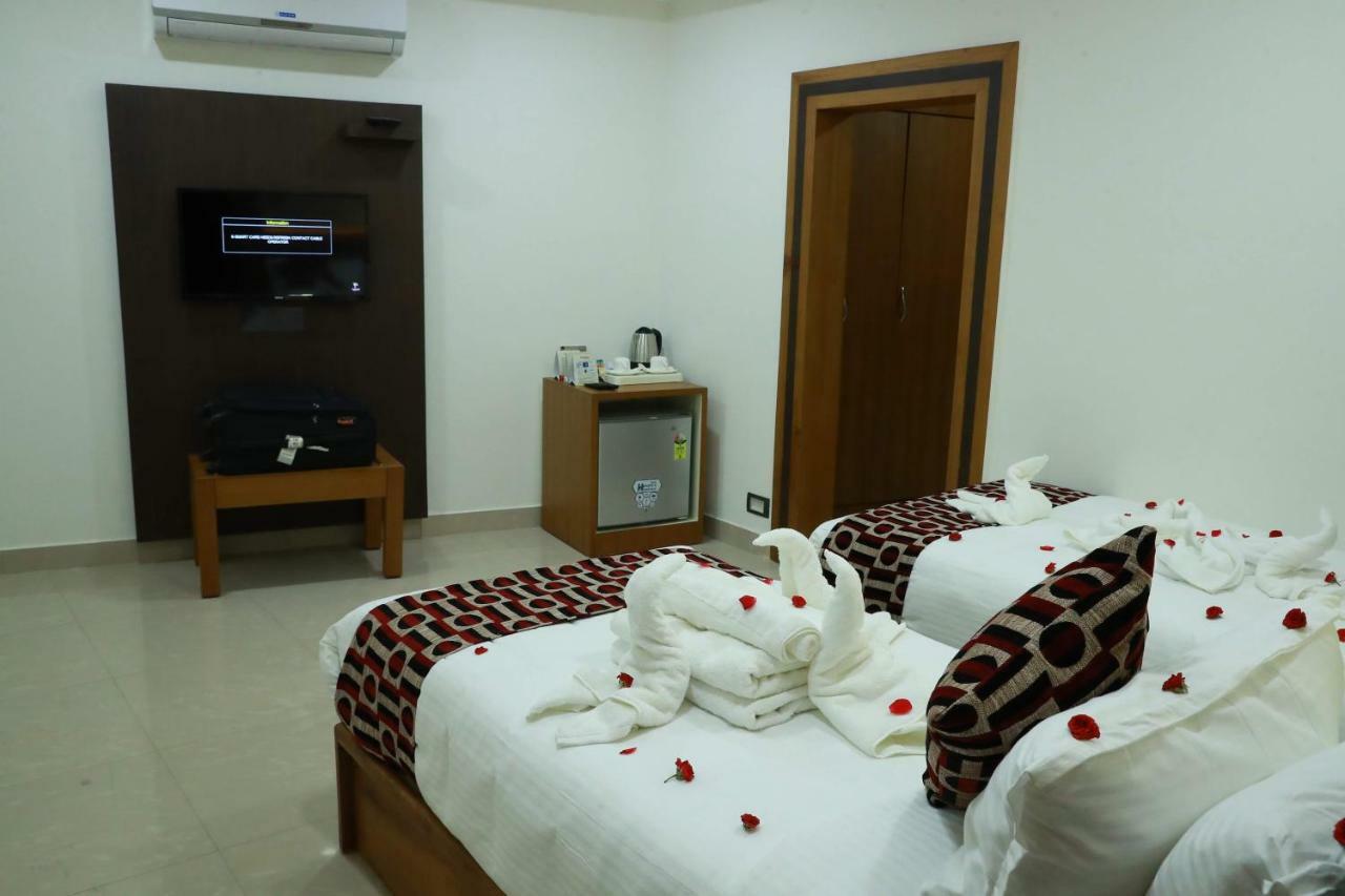 Hotel Rohini International Kallār Exteriér fotografie